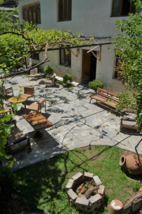 Guest House & Saloon 